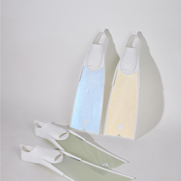 퐁당닷컴,화이트팁 클리스탈 숏핀 (40cm),오토클레이브 공법 적용, 유리섬유에 대한 편견을 깨는 화이트팁 시리즈입니다. 투어갈 때 가볍게 챙겨가세요! 퍼포먼스는 기본, 맑고 깨끗한 블레이드의 움직임에 나도 모르게 넋을 잃으실지도 몰라요.,더블케이,프리다이빙 > 오리발 > 유리섬유핀