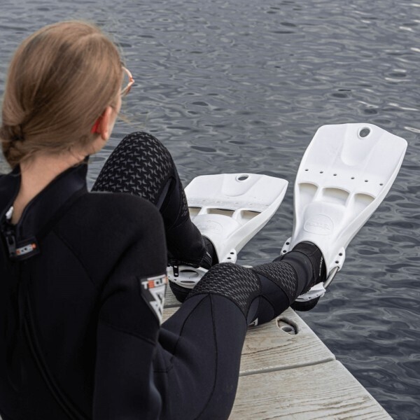 퐁당닷컴,라이트 제트핀 (화이트),테크니컬 (JET) 핀의 장점과 레저용 핀의 결합,텍라인,스쿠버 > 오리발 > 스프링 스트랩형