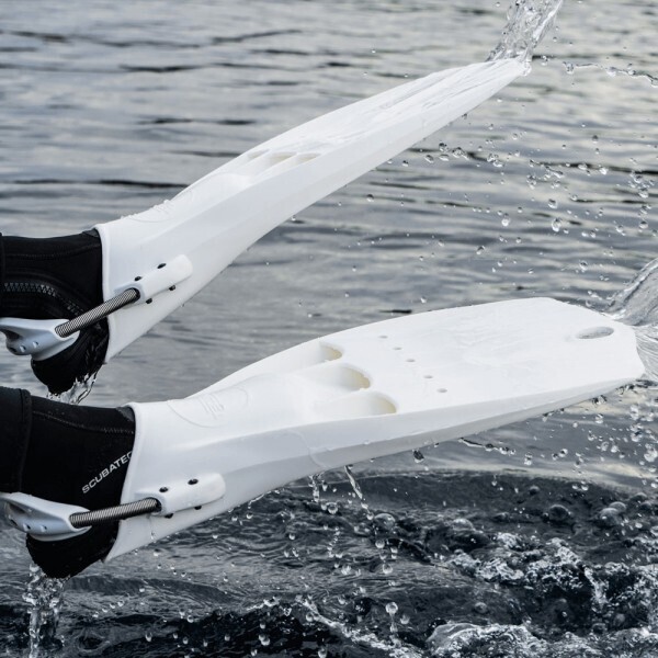 퐁당닷컴,라이트 제트핀 (화이트),테크니컬 (JET) 핀의 장점과 레저용 핀의 결합,텍라인,스쿠버 > 오리발 > 스프링 스트랩형