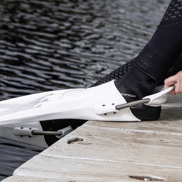 퐁당닷컴,라이트 제트핀 (화이트),테크니컬 (JET) 핀의 장점과 레저용 핀의 결합,텍라인,스쿠버 > 오리발 > 스프링 스트랩형